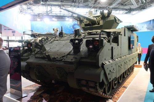 Wieża bezzałogowa MCWS na prezentowanym AMPV wyposażona jest w armatę XM813 kal. 30 mm / Zdjęcie: Dawid Kozdra