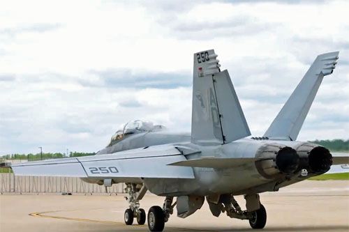 Pierwszy samolot wielozadaniowy F/A-18 Service Life Modification (SLM) Block III zmodernizowany w St. Louis / Zdjęcie: Boeing via X