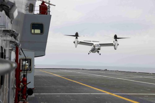 W próbach na pokładzie Cavoura udział wziął AW609 (AC4), w docelowej konfiguracji seryjnej / Zdjęcia: Leonardo