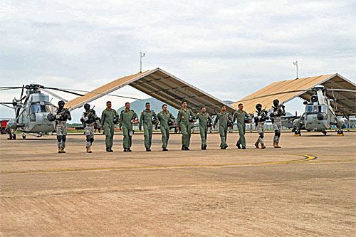 Ceremonia oficjalnego wycofania ze składu marynarki wojennej Indii śmigłowców transportowych UH-1H Sea King / Zdjęcie: BNS
