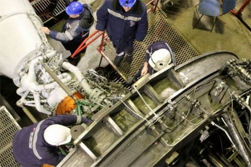Przygotowanie silnika RD-191M do testów dowodowych / Zdjęcie: engine.space