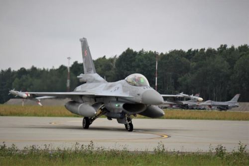 Kolejne pociski AMRAAM pozwolą rozbudować arsenał samolotów bojowych Sił Powietrznych, w tym F-16 / Zdjęcie: 31. Baza Lotnictwa Taktycznego