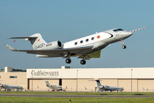 G400 ląduje po inauguracyjnym locie / Zdjęcie: Gulfstream Aerospace