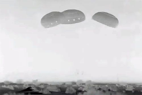Zepsuta kapsuła Boeing Starliner powróciła na Ziemię, lądując na White Sands Missile Range z pomocą trzech spadochronów / Zdjęcie: NASA