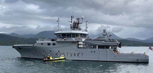 Wizja producenta prezentująca patrolowiec Njord i łodzie typu Sjøbjørn 23 (na wodzie) i Sjøbjørn 38 (na żurawiu) / Ilustracje: Maritime Partner