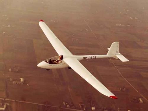 Egzemplarz konkursowy K-01 szybowca PW-5 Smyk (SP-3575) w locie / Zdjęcie: Wydział MEiL PW