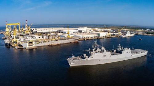 Amerykańska grupa stoczniowa HII zbudowała i dostarczyła US Navy do tej pory 13 okrętów typu San Antonio i 2 typu America / Zdjęcie: HII