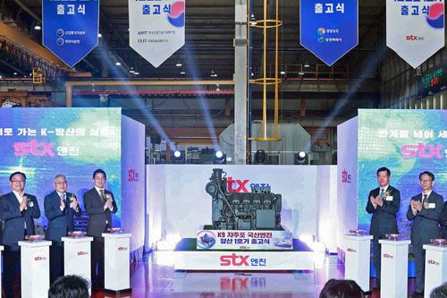 Prezentacja pierwszego rodzimego silnika do napędu haubicy K9, która odbyła się wczoraj, 27 września w 2024 w zakładzie produkcyjnym STX Engine w Changwon / Zdjęcie: via X – MOTIE-Korea