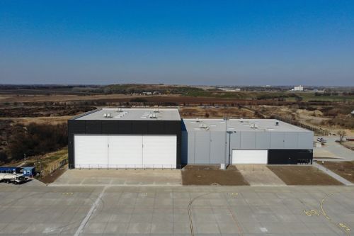Hangar w węgierskim Debreczynie to jednostanowiskowy nowoczesny budynek z odpowiednim zapleczem operacyjnym / Zdjęcie: Enter Air