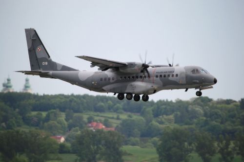 Od 1 stycznia do 8 października 2024 lotnicy z 8. Krakowskiej Bazy Lotnictwa Transportowego wykonali łącznie 89 misji w ramach Akcji Serce, transportując organy do przeszczepu najczęściej na pokładach samolotów CASA C-295M / Zdjęcie: Marcin Sigmund