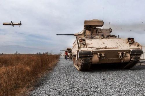 W skład pakietu Blinkena dla Grecji wchodzą bwp M2A2 Bradley, okręty LCS i samoloty transportowe C-130H / Zdjęcie US Army