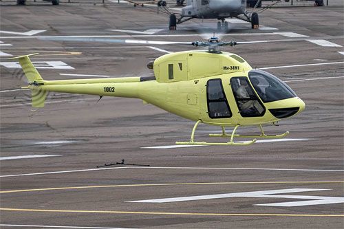 Lekki śmigłowiec Mi-34M1 z silnikiem WK-650W w pierwszym locie, obejmującym zawis nad płytą lotniska / Zdjęcie: Rostiech