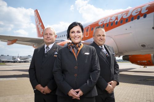 W najnowszej kampanii rekrutacyjnej easyJet zachęcają wojskowych weteranów do wykorzystania ich uniwersalnych umiejętności nabytych podczas służby wojskowej i dołączenia do byłych żołnierzy już pracujących dla tych linii lotniczych / Zdjęcie: easyJet