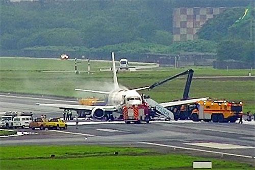 Gaszenie pożaru samolotu cargo Boeing 737 na lotnisku w Sao Paulo trwało kilka godzin / Zdjęcie: canal Golf Oscar Romeo