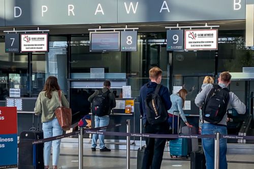 Od drugiej połowy stycznia 2025 na gdańskim lotnisku ma nie być już dźwiękowych komunikatów o rozpoczęciu boardingu czy ostatnim wezwaniu / Zdjęcie: Port lotniczy Gdańsk im. Lecha Wałęsy