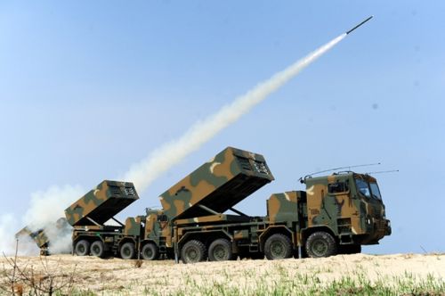 K239 Chunmoo opracowano w celu zastąpienia południowokoreańskiego systemu artylerii rakietowej K136 Guryong i M270 / Zdjęcie: Hanwha