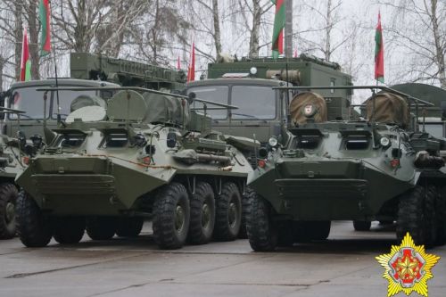 Wśród przekazanego sprzętu znalazły się wozy R-185 Epoch / Zdjęcie: MO Białorusi