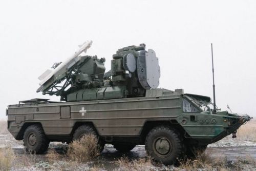 Pociski lotnicze R-73 są naprowadzane na cel termolokacyjnie / Zdjęcie: savelife.in.ua