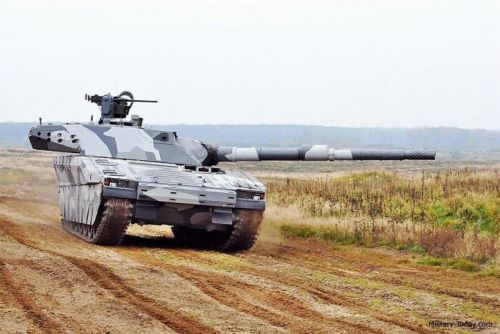 Po niemal 27 latach od premiery CV90120-T nie doczekał się jeszcze zamówienia. Słowacja może być pierwszym klientem na te wozy / Zdjęcie: X