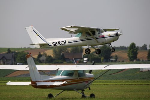 Pracując 24h na dobę, 7 dni w tygodniu, informatorzy Służby Informacji Powietrznej (FIS) udzielają pilotom wszelkich niezbędnych informacji, które są kluczowe dla bezpiecznego, sprawnego i płynnego wykonywania lotów / Zdjęcie: Marcin Sigmund