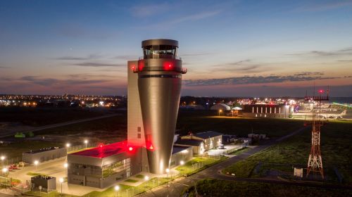 Na razie system Digital ATC Clearance został wdrożony na lotniskach w Poznaniu, Wrocławiu, Katowicach i Rzeszowie, ale z czasem ma być też wprowadzany w innych polskich portach lotniczych / Zdjęcie: Polska Agencja Żeglugi Powietrznej