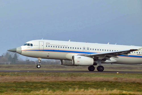 Samolot badawczy A320 ATRA z owiewką radiolokatora AESA-MK1 / Zdjęcie: Airbus Defence
