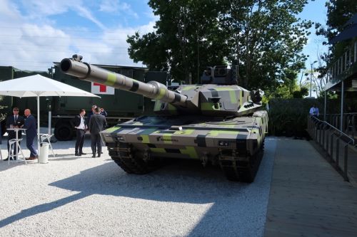 Łączy koszt programów nowych czołgów podstawowych opartych o KF51 Panther (na zdjęciu) i bwp opartych na KF41 Lynx dla włoskich wojsk lądowych może sięgnąć nawet 30 mld EUR / Zdjęcie: Radosław Modro