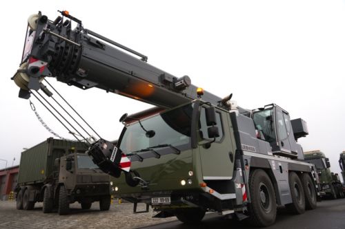 14. pułk logistyczny AČR odebrał dźwig Liebherr LTM 1050-3.1 / Zdjęcie: AČR