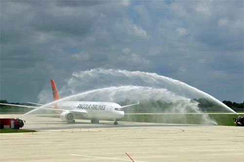 Salut wodny dla samolotu Boeing 787-9 przekazanego 30 stycznia 2025 Angola Airlines / Zdjęcie: Boeing