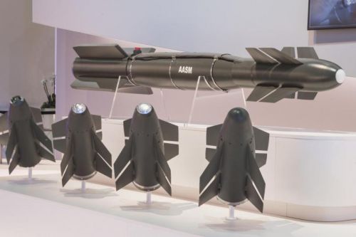 Bomby precyzyjne HAMMER są zintegrowane z używanymi przez Indie samolotami Rafale i Tejas / Zdjęcie: Safran Group