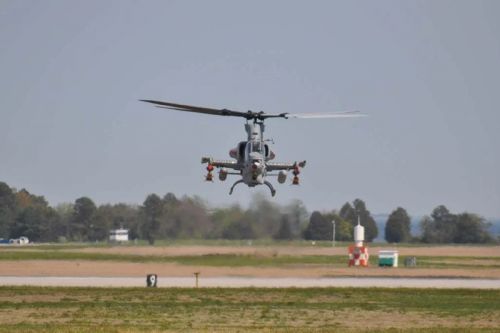 LRPF ma stanowić długie ramię śmigłowców AH-1Z, umożliwiając rażenie celów na powierzchni z jeszcze większych odległości / Zdjęcie: NAVAIR