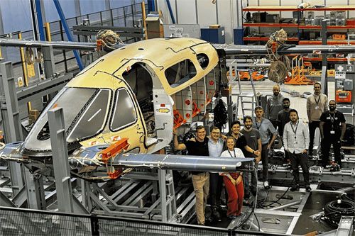 Ostatni pracownicy Lilium Aerospace, którrzy budowali prototyp samolotu eVTOL Lilium Jet do testów certyfikacyjnych. Nie otrzymywali jednak za to wynagrodzenia / Zdjęcie: Lilium Aerospace