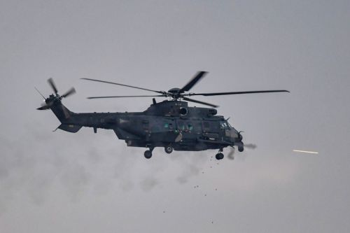 Węgierski H225M wykonał strzelanie z wykorzystaniem 20-mm armaty automatycznej i karabinu maszynowego kal. 7,62 mm / Zdjęcie: MO Węgier