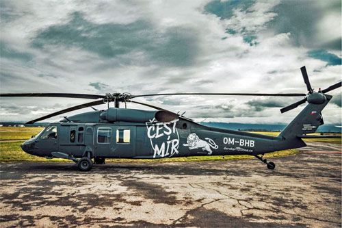 Sikorsky UH-60 Black Hawk, który czescy wolontariusze pierwotnie planowali kupić dla Ukrainy w efekcie zbiórki inicjatywy Dárek pro Putina. Ostatecznie udało się znaleźć nowszy i tańszy śmigłowiec tego typu w USA / Zdjęcie: Dárek pro Putina