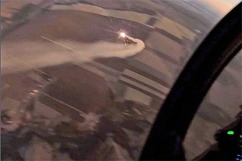 Mirage 2000-5F wystrzelił kierowany pocisk rakietowy prawie prostopadle w stosunku do lecącego poniżej H-101. Kpr p-p wykonał gwałtowny zwrot o 90o i zniszczył cel / Zdjęcie: SG SZU
