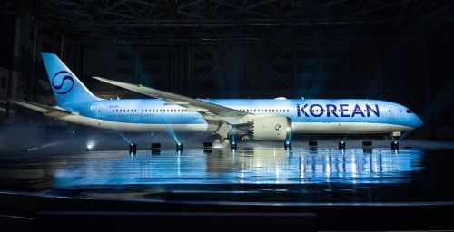 Jako pierwszy nowe barwy otrzymał Boeing 787-10 (zn. rej. HL8515) wyposażony w kabinę Prestige Suites 2.0, który wykonał inauguracyjny lot 12 marca 2025, z Seulu-Incheon do Tokio-Narita / Zdjęcie: Korean Air 
