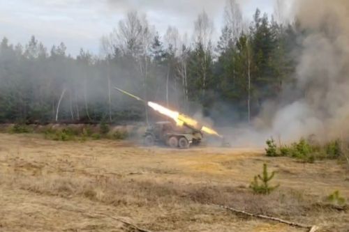 Podczas ostatnich testów 122-mm pociski rakietowe wystrzeliwano na różne odległości w celu sprawdzenia ich charakterystyk / Zdjęcie: Goskomwojenprom