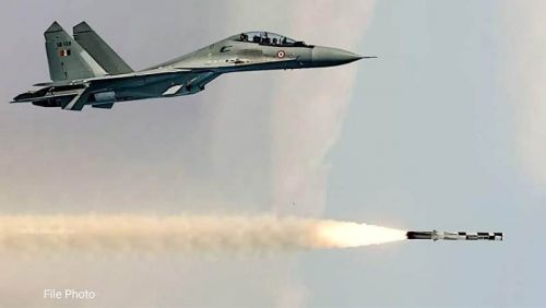 BrahMos występuje w odmianie wystrzeliwanej z wyrzutni lądowych, statków powietrznych i okrętów / Zdjęcie: Bhāratīya Vāyu Sēnā