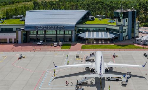 W stosunku do ubiegłorocznego letniego rozkładu lotów z Bydgoszczy, siatka połączeń regularnych w tym roku ma wzbogacić się o loty do Alicante i Frankfurtu, zaś czarterowa o rejsy do Enfidhy i Marsa Alam / Zdjęcie: Port Lotniczy Bydgoszcz