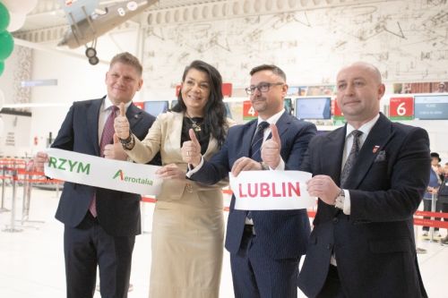 W oficjalnej inauguracji połączenia Rzym – Lublin wzięli udział m.in. przedstawiciele władz samorządowych i lubelskiego lotniska / Zdjęcie: Jacek Gański - Port lotniczy Lublin