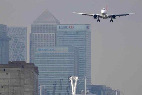 E195-E2 to obecnie największy odrzutowiec wykonujący rejsy z Londynu-City / Zdjęcie: Embraer