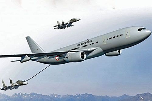 Wizja uzupełniania paliwa z latającego zbiornikowca A330 MRTT przez wielozadaniowe myśliwce Su-30MKI indyjskich wojsk lotniczych / Ilustracja: Airbus