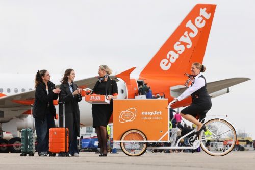 Według easyJet otwarcie nowej bazy na lotnisku Londyn-Southend pozwala na utworzenie około 140 bezpośrednich etatów dla pilotów i członków personelu pokładowego / Zdjęcie: easyJet