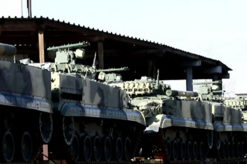 Nowo dostarczane BMP-3 są kompletowane z łatwo montowanymi modułami pancerza listwowego / Zdjęcie: Rostiech