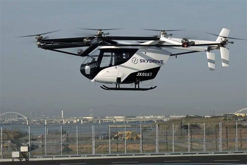 Prototyp 3-miejscowego samolotu eVTOL SkyDrive SD-05 podczas pierwszego publicznego lotu, Osaka, 9 kwietnia 2025 / Zdjęcie: SkyDrive