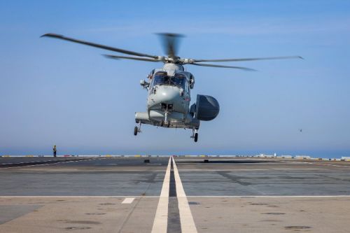 Nowe lotnicze systemy wczesnego ostrzegania Royal Navy mają zastąpić śmigłowce Merlin Mk2 z radarami Crowsnest / Zdjęcie: Royal Navy