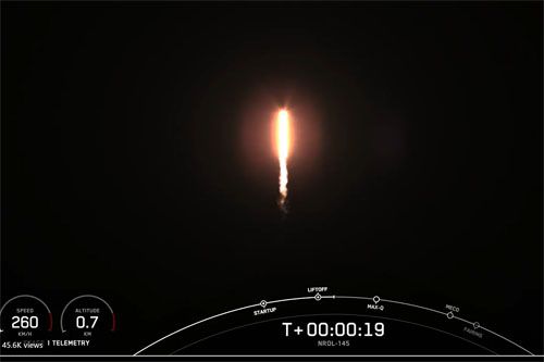 Rakieta nośna SpaceX Falcon 9 startuje z VSFB do misji NROL-145 / Zdjęcie: kadr z relacji na żywo SpaceX