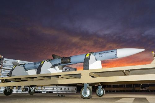 Według deklaracji polskich polityków zasięg kpr p-p AIM-120D3 to 180 km / Zdjęcie: RTX