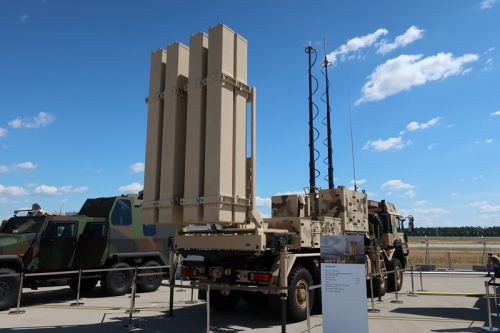 Pozyskanie IRIS-T SLX przez Bundeswehrę pozwoliłoby zbudować szczebel pośredni OPL między wdrażanymi zestawami IRIS-T SLM (na zdjęciu) a zestawami Patriot / Zdjęcie: Radosław Modro