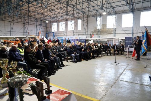 Uroczystość zakończenia 62. Lotu Południowo-Zachodniej Polski im. Franciszka Żwirki, połączonego z 68. Samolotowymi Nawigacyjnymi Mistrzostwami Polski Seniorów i 53. i Samolotowymi Nawigacyjnymi Mistrzostwami Polski Juniorów, odbyła się w sobotę wieczorem w hangarze samolotowym na lotnisku Aeroklubu Krakowskiego w Pobiedniku Wielkim / Zdjęcia: Marcin Sigmund